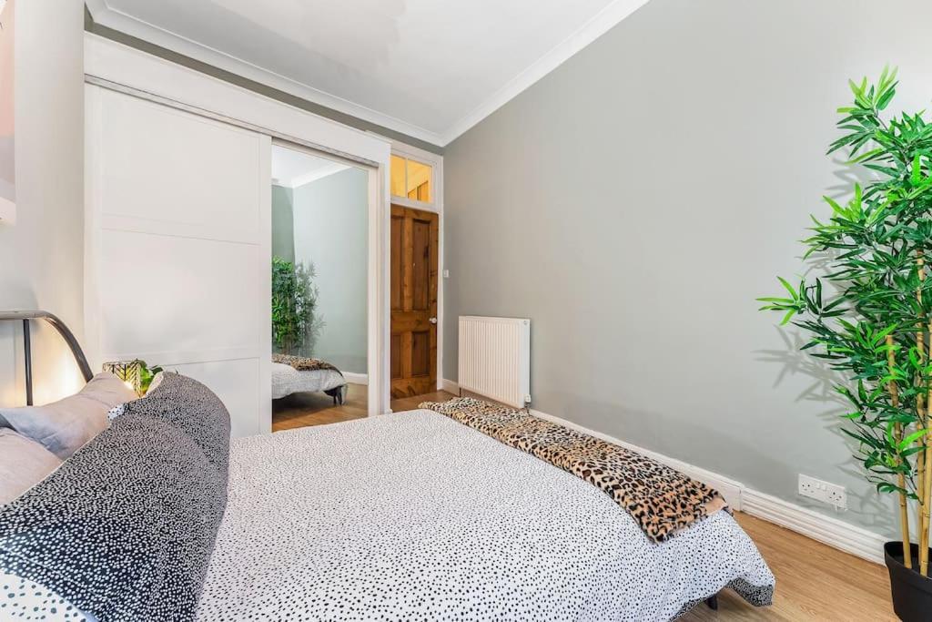 Traditional 1-Bed Flat In Southside Glasgow Extérieur photo