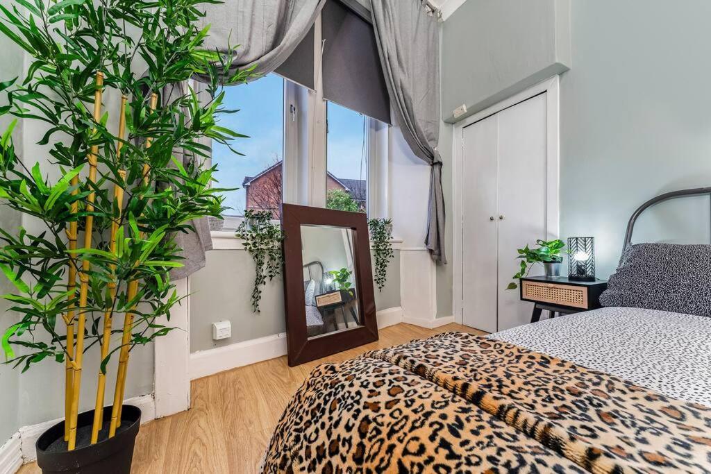 Traditional 1-Bed Flat In Southside Glasgow Extérieur photo