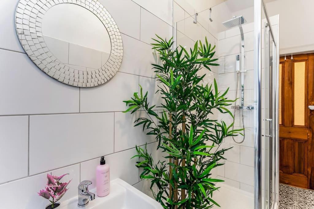 Traditional 1-Bed Flat In Southside Glasgow Extérieur photo